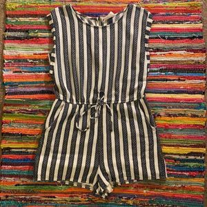 Universal Thread short romper size L